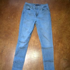 High-Rise Levi’s Blue Jeans